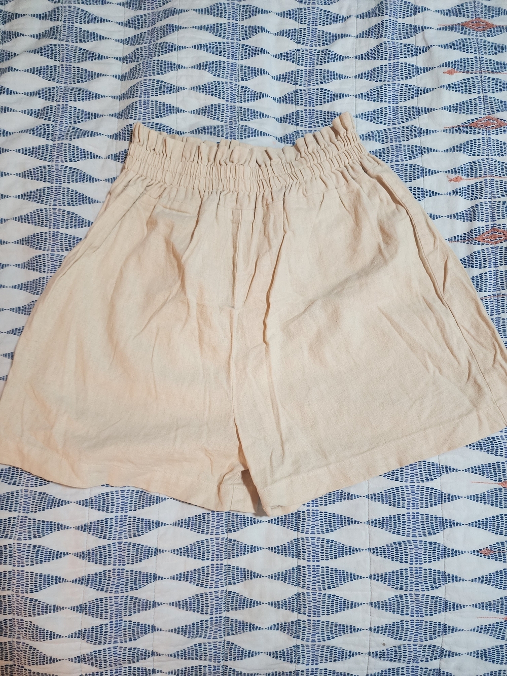Women’s Elastic-Waist Linen Cream Shorts